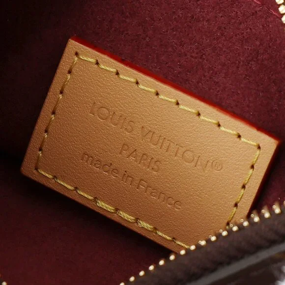 Louis Vuitton Women's Handbag - Picture 2 of 8